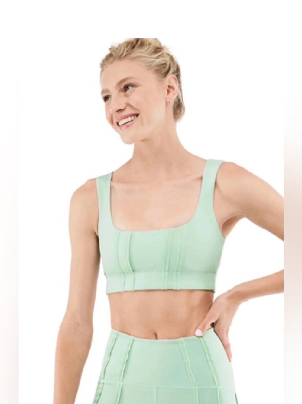 Fabletics Abby Midi Medium Impact Sports
Bra Green